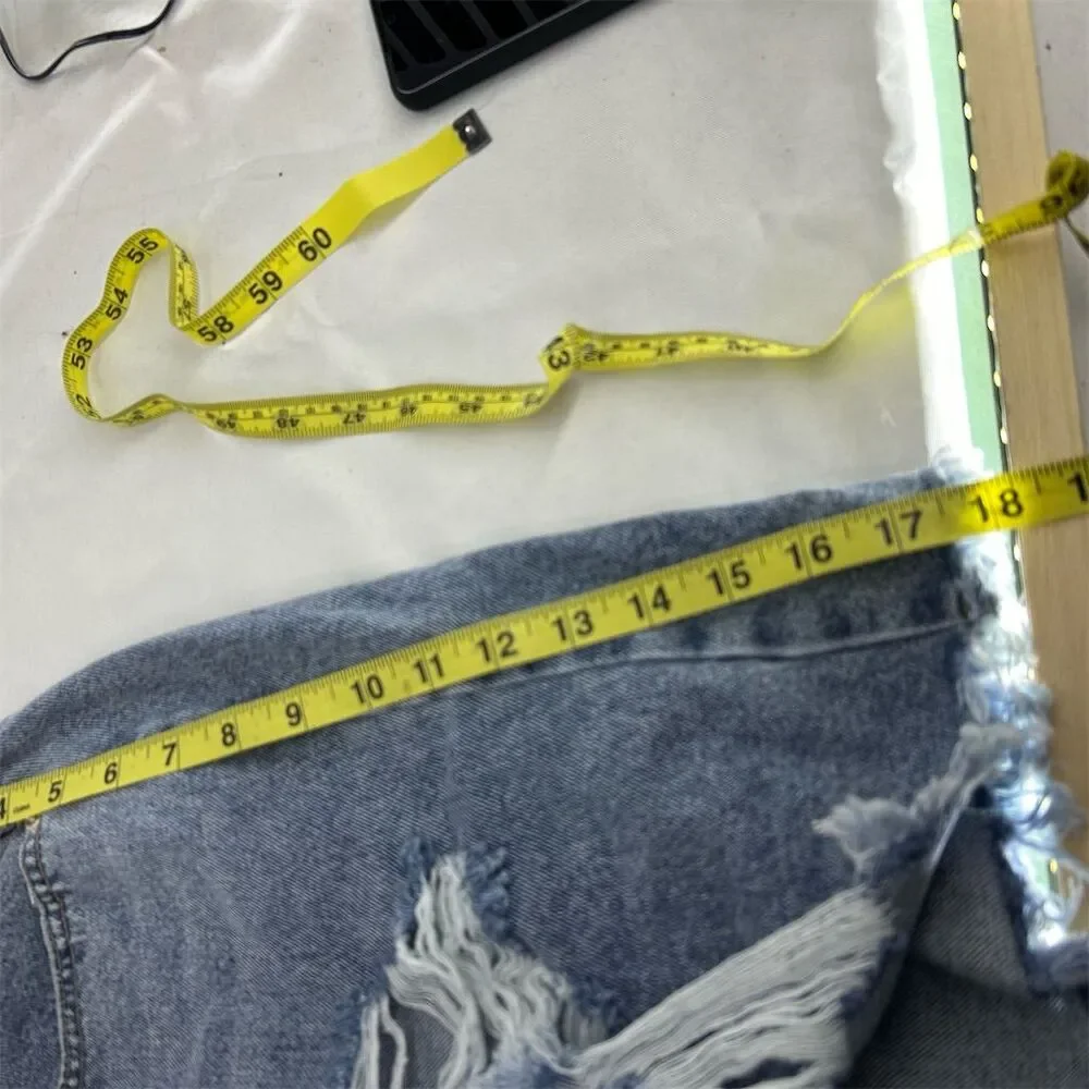 FOREVER 21 Women's High Rise Denim Shorts Distressed Frayed Hem Size 20 NWT - Picture 9 of 12